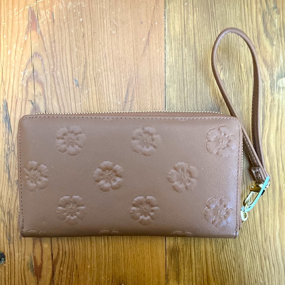 ⚜️Betsey Johnson Tan 3D Flower Design Wallet! NWT! - Picture 3 of 10